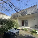Casa de Férias Le Cedre Du Parc De La Dame Latour-Bas-Elne